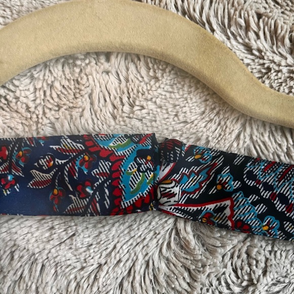 Closet Cleanout! Fun2Fun Floral Blouse, Size Small - Picture 5 of 6